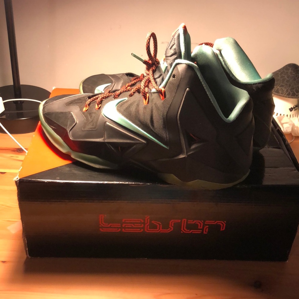 Lebron XI Size 13